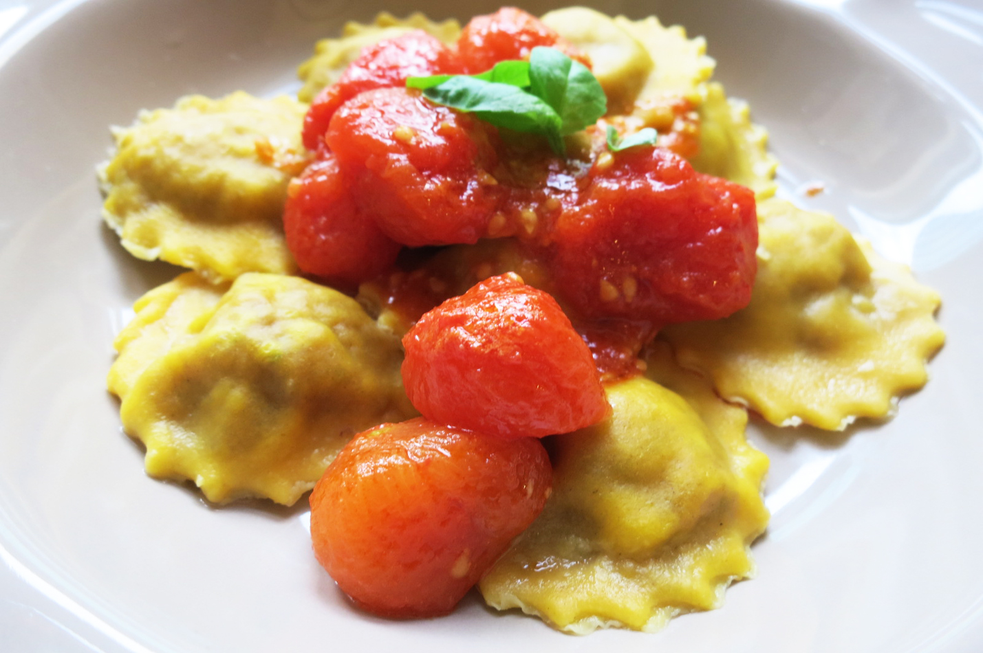 ravioli di totano con sugo di pomodoro
