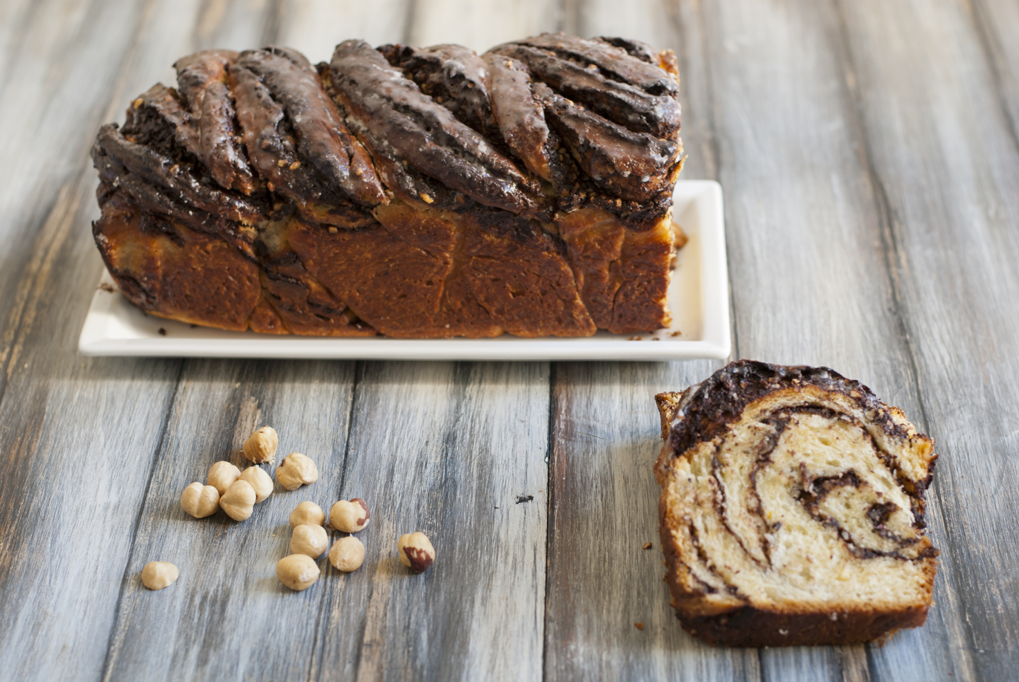 babka con crema di cioccolato fondente e nocciole